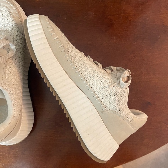 DV Dolce Vita Viral Women's Fay Sneaker Natural Lace-Up Sneakers Textured Fabric - Picture 5 of 14